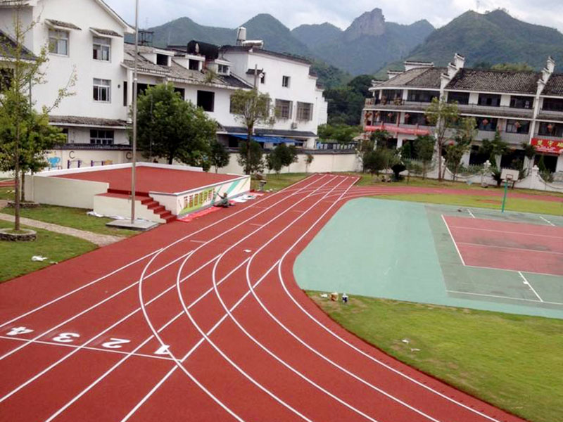 塑膠跑道總共有幾圈？