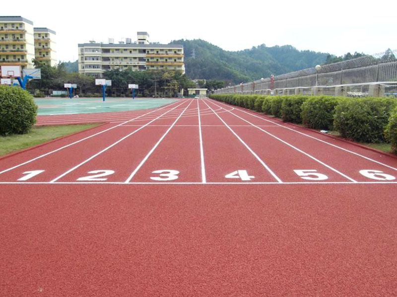 塑膠跑道泡水是否發(fā)黑？