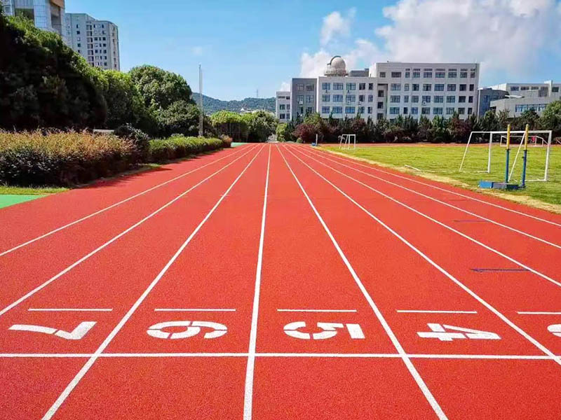 塑膠跑道要不要放坡？塑膠跑道坡度介紹！
